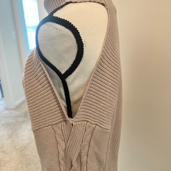 Sweater - Picture 4 of 6